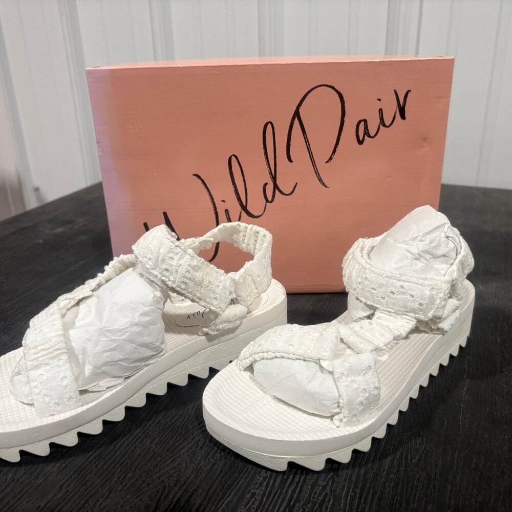 Wild Pair Women’s Wedge Sandals – White | Size 7 | New